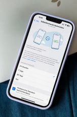 Auf einem iPhone 13 sind die Einstellungen zu den selbstlöschenden Nachrichten bei WhatsApp zu sehen.