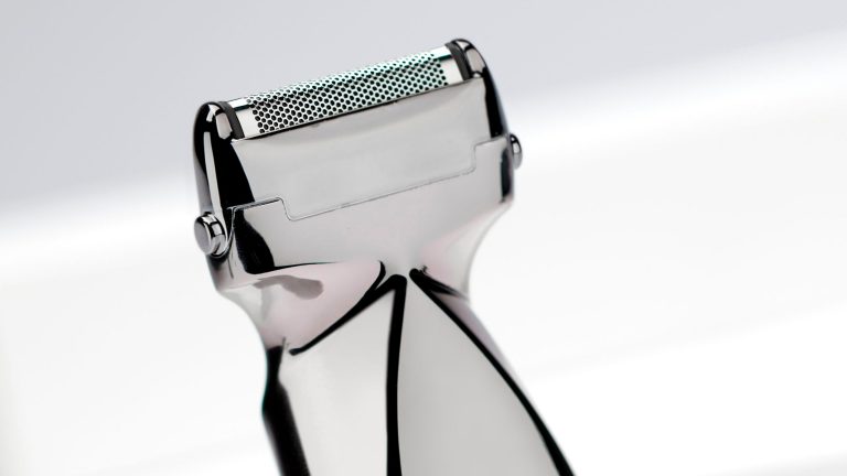 Ein BaByliss Super-X Metal mit Präzisionstrimmer.