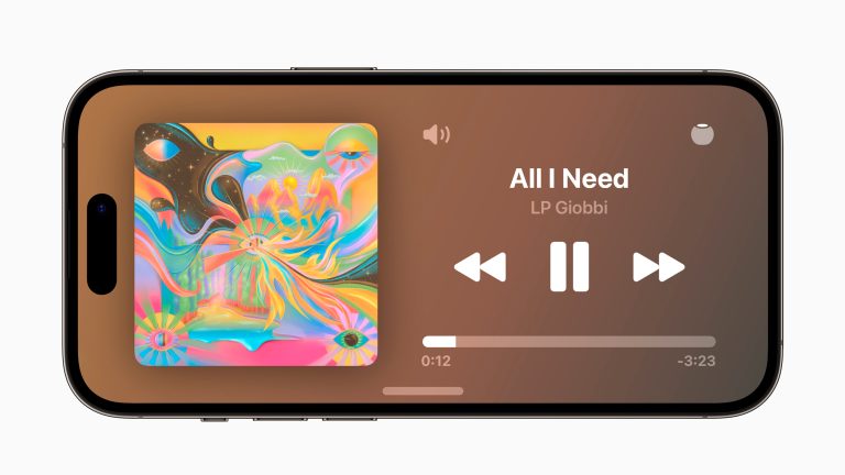 Bei laufender Musik zeigt das iPhone im Standby die Musiksteuerung und das Albumcover im Querformat an. Bei laufender Musik zeigt das iPhone im Standby die Musiksteuerung und das Albumcover im Querformat an.