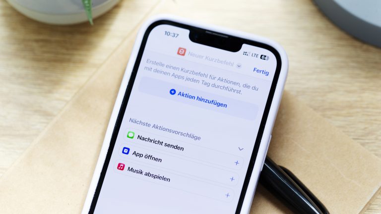 Auf einem iPhone 13 ist die Kurzbefehle-App geöffnet.