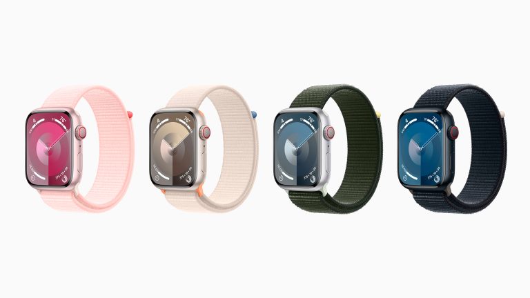 Vier verschieden farbige Apple Watch Series 9, die von hell nach dunkel nebeneinander angeordnet sind. Vier verschieden farbige Apple Watch Series 9, die von hell nach dunkel nebeneinander angeordnet sind.
