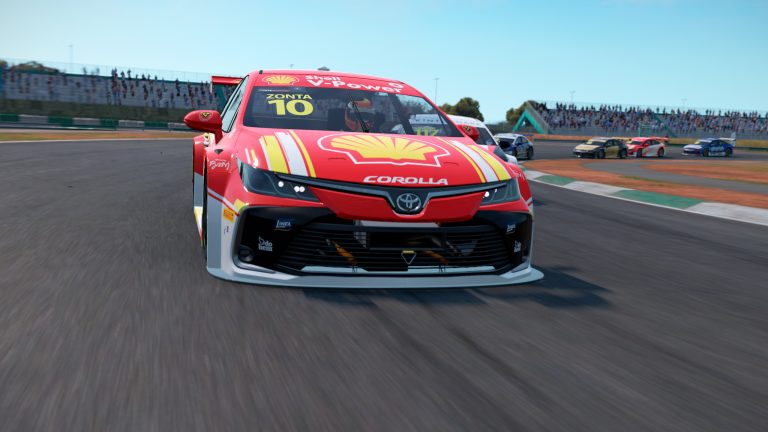 Screenshot von Automobilista 2, auf dem ein Toyota Corolla auf der Rennstrecke in Brasilia fährt.