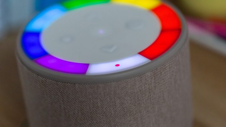 Auch die integrierte Aufnahmefunktion ist kinderleicht zu bedienen. Eine wobie box mit leuchtender Aufnahme-Taste im Fokus.