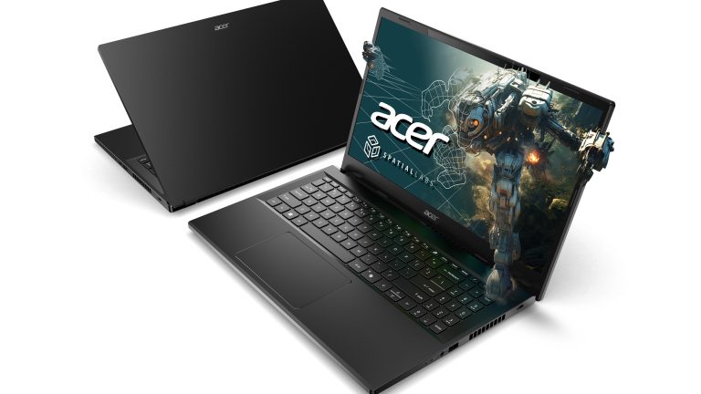 Ein Acer Aspire 3D von vorne und hinten. Auf dem Display ist eine Figur zu sehen, die herauszukommen scheint.