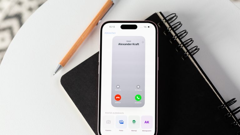 Der Vorgang zur Erstellung eines neuen Kontaktposters auf einem iPhone.