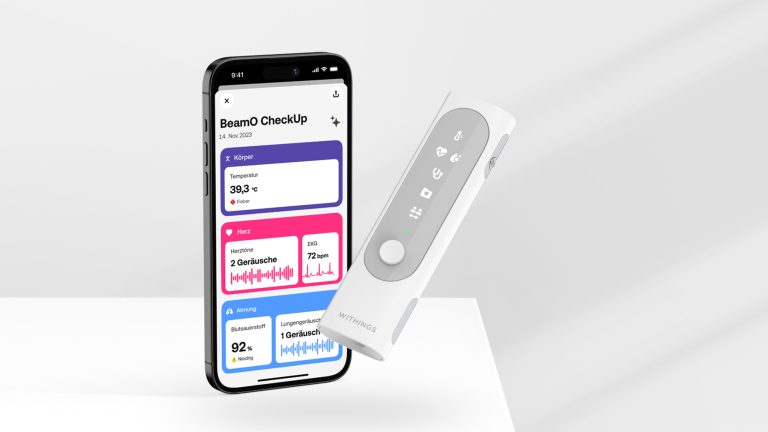 Produktbild von Withings BeamO, auf dem das Gerät neben einem Smartphone abgebildet ist. Auf dem Smartphone ist ein Screenshot der Withings-App zu sehen. Produktbild von Withings BeamO, auf dem das Gerät neben einem Smartphone abgebildet ist. Auf dem Smartphone ist ein Screenshot der Withings-App zu sehen.