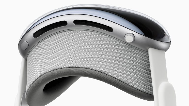 Nahaufnahme der Apple Vision Pro von unten.