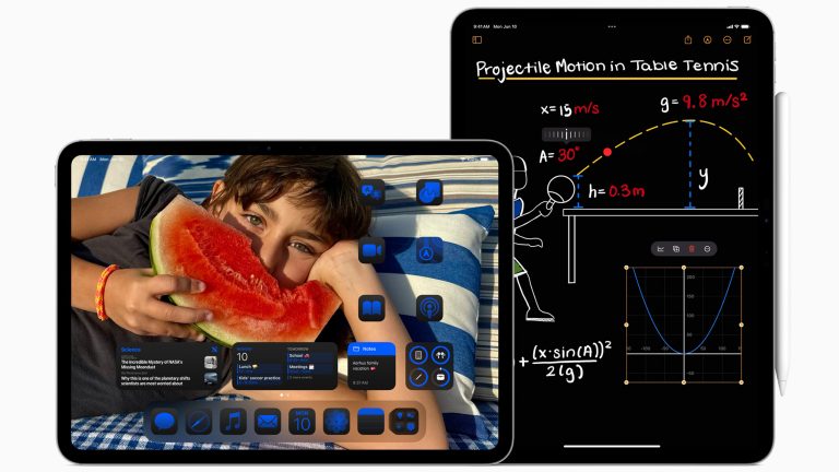 Zwei iPad Bildschirme nebeneinander. Eines zeigt den Home Screen mit eingefärbten Icons und das Andere mathematische Notizen in der Notes App Zwei iPad Bildschirme nebeneinander. Eines zeigt den Home Screen mit eingefärbten Icons und das Andere mathematische Notizen in der Notes App.