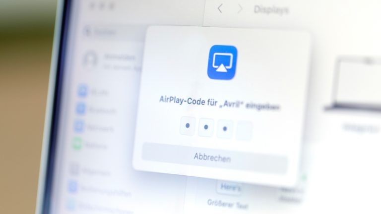 AirPlay, So funktioniert das drahtlose Streaming von Apple Die Nahaufnahme eines Bildschirms zeigt ein PopUp mit der Aufforderung zur Eingabe eines AirPlay-Codes.