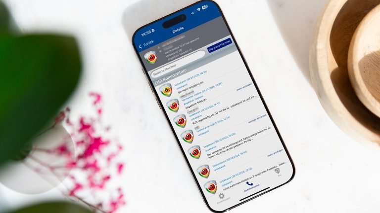 Rufnummer-Rückwärtssuche, So findest du heraus, wer dich anruft Die Tellows-App auf einem Smartphone.