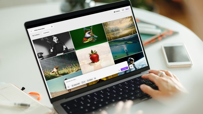 KI App, Mach dir deinen Alltag einfach mit diesen Apps Ein geöffneter Laptop steht auf einem runden weißen Tisch. Auf dem Bildschirm ist die Website von Runway ML geöffnet.