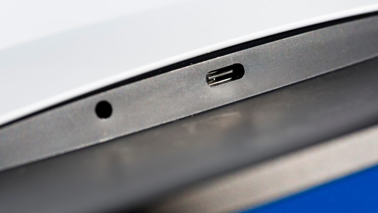 PlayStation Portal, Wie gut das PS-Streaming klappt Detailansicht der Anschlüsse bei einem PlayStation Portal Remote Player.