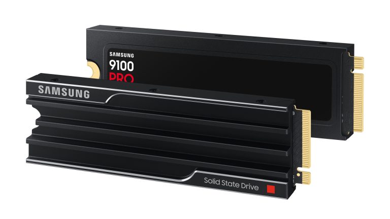 Freisteller einer Samsung 9100 Pro mit und ohne Heatsink.