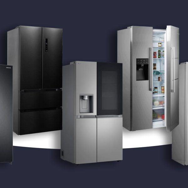 Fünf Side-by-Side-Kühlschränke von Samsung, Hanseatic, LG, Bosch und Hisense.