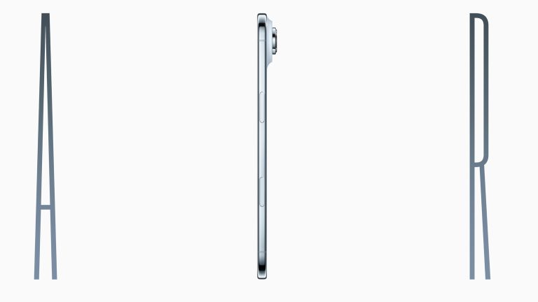 Apple, Все Infos zu iPhone 17, iPhone Air und den 17 Pro-Modellen Werbefoto von einem iPhone Air, bei dem das Smartphone als „I“ im Schriftzug AIR dient.